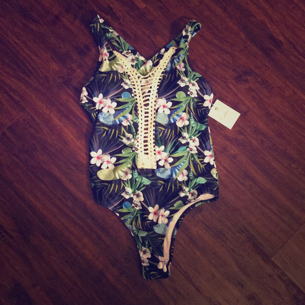 New! Gorgeous Cupshe one piece bathing suit 👙 💗 - Picture 1 of 4
